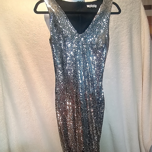 XTaren Silver Sequin Front Slit Maxi Holiday Sparkle Dress Size Small - Picture 2 of 11